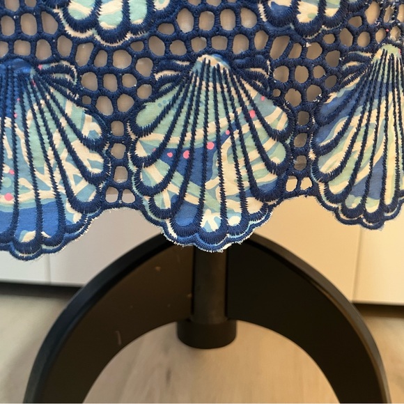 Lily Pulitzer dress, NWT size 6, scalloped hem, gold shell pull zipper. Lined - Picture 6 of 10